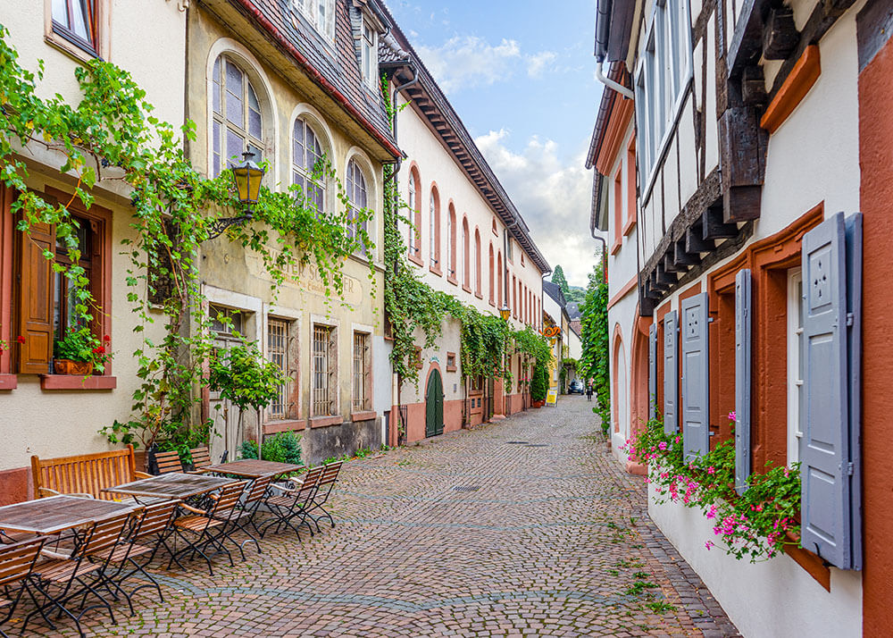 PLR Immobilien GmbH - Die Hausverwalter-Profis.de - Neustadt an der Weinstraße in der Rheinland Pfalz kleine Gasse PLR Immobilien GmbH - Die Hausverwalter-Profis.de - Neustadt an der Weinstraße in der Rheinland Pfalz kleine Gasse